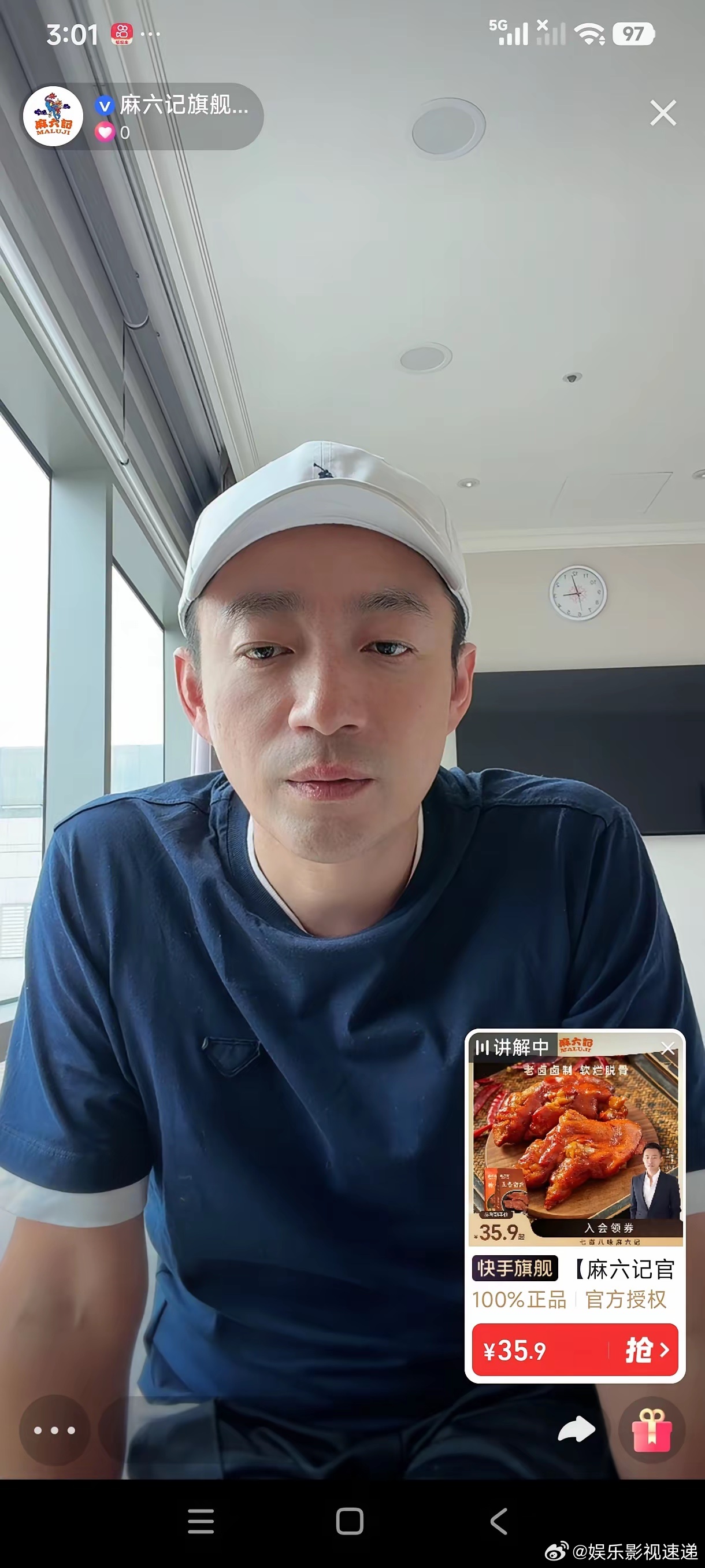 小菲今天直播，把这一年受的委屈都说出来了，说网友网暴了他一年，他快崩溃了。说小玥