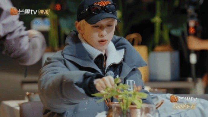 何浩楠搂饭小子再来一碗干饭魂觉醒！何浩楠一碗又一碗狂炫，把普通饭菜吃出幸福感，太