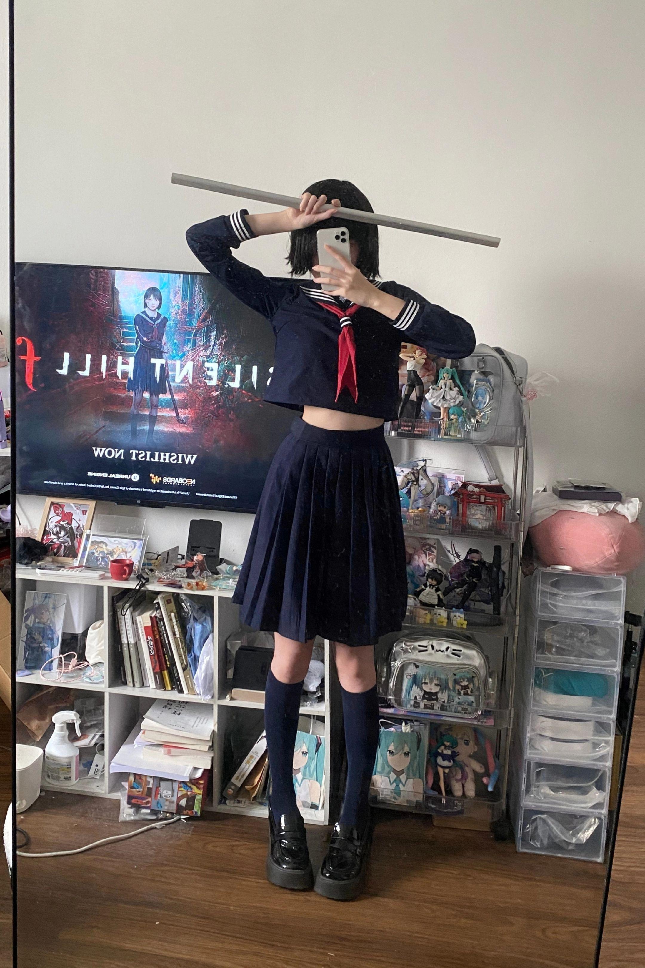 F.  版型超好的一套！完全可以当常服穿很有质感