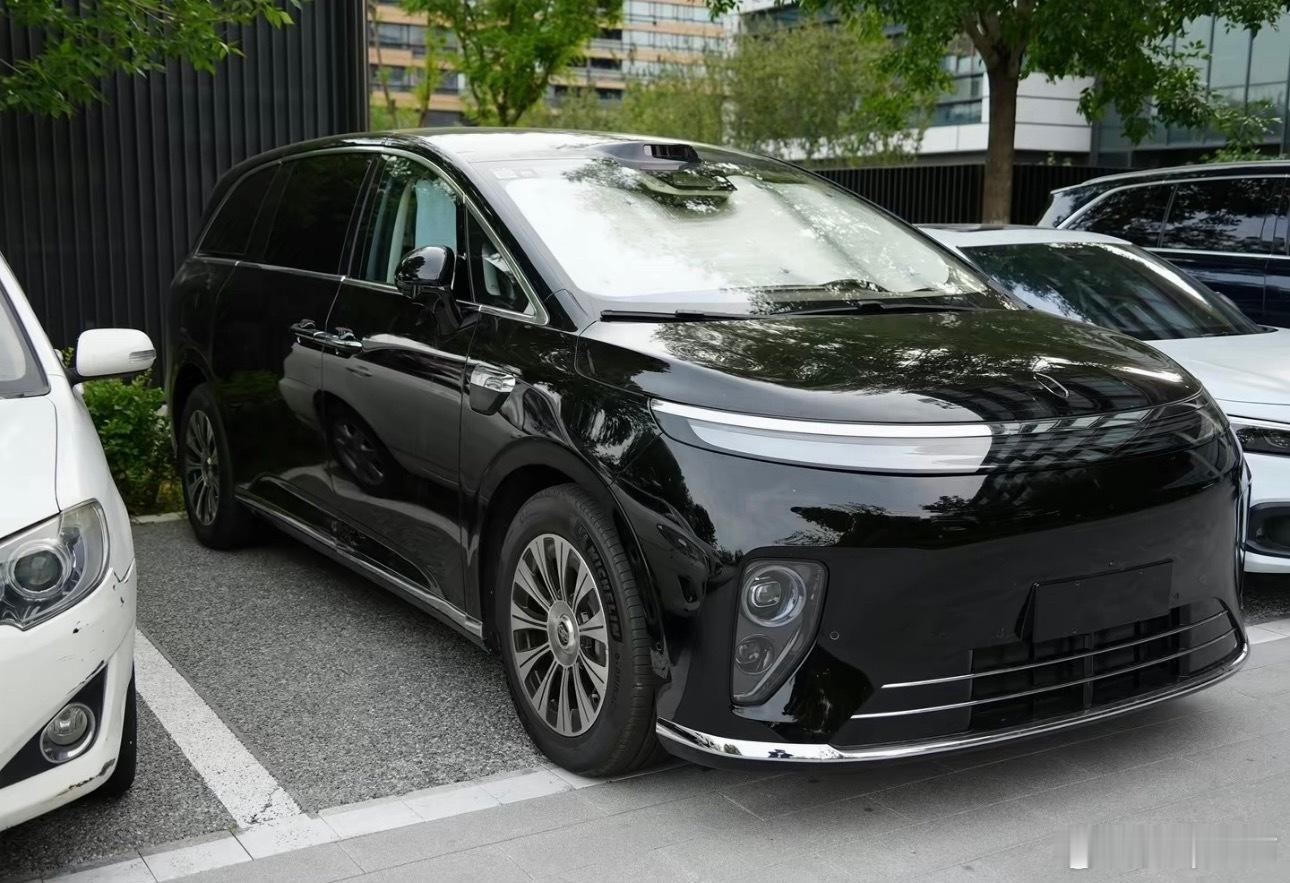 卧槽，这个颜色的享界V8有点东西啊……享界v8 ​​​