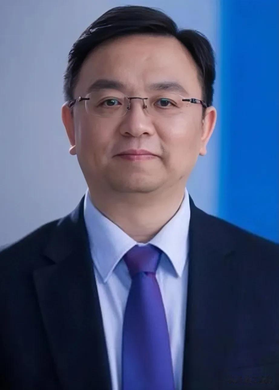 王传福凭什么能成功？

1.起步早，17岁读大学，21岁毕业，要知道80年代的大