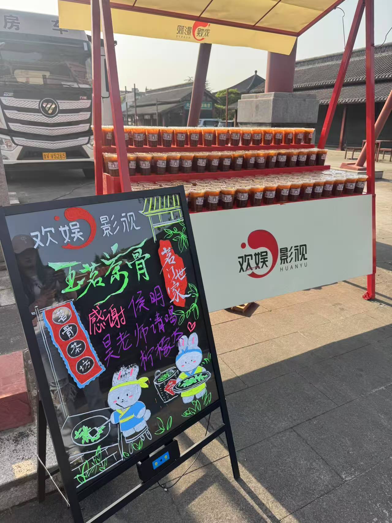 哟吼，好小猫又请大家喝柠檬茶啦还是上次买菠萝油给小猕猴桃吃的那家茶餐厅顺便复习上