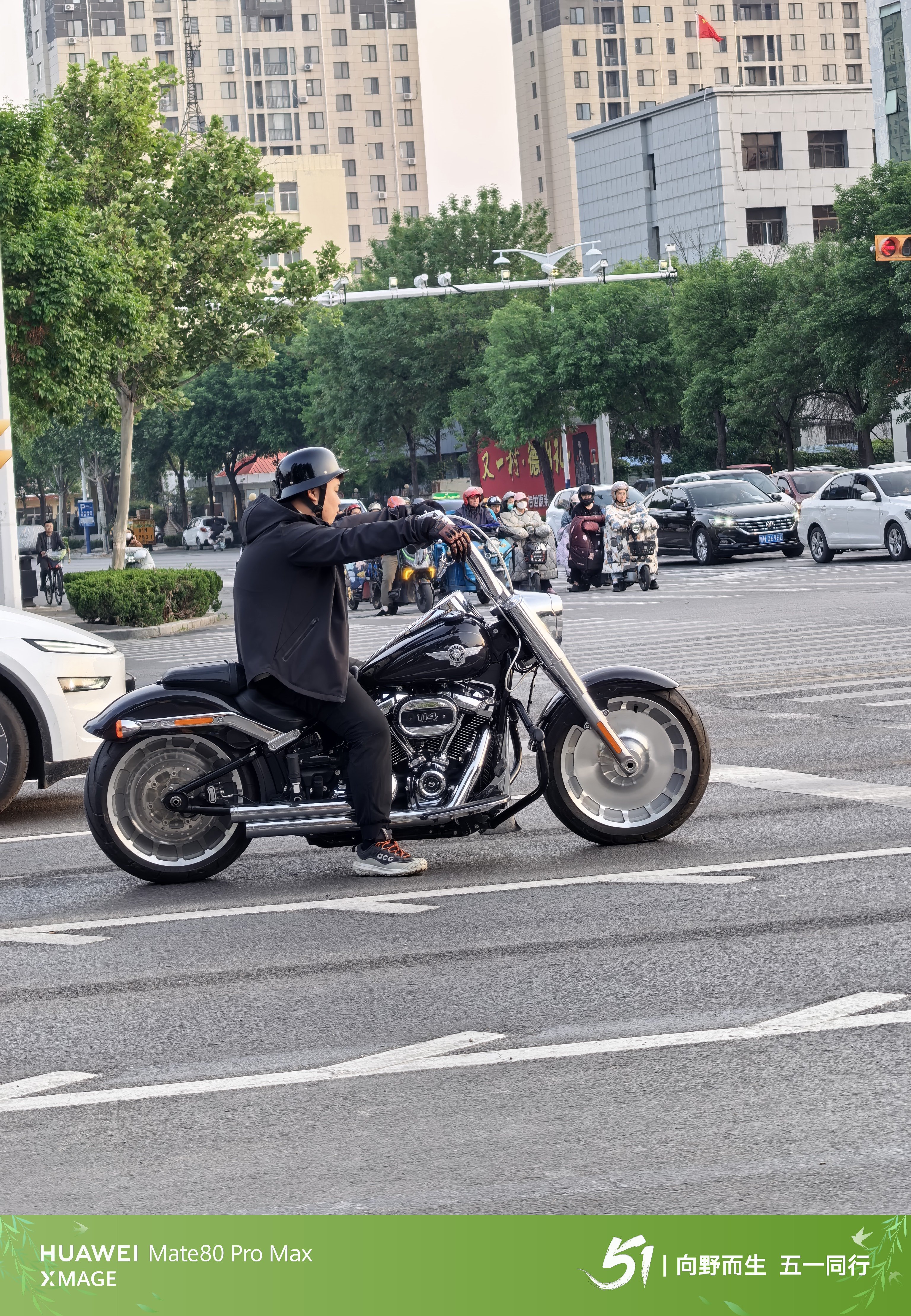 不愧是哈雷🏍，这颜值是真的顶，看一眼就上头！当然，价格也一样很顶，30w+起步