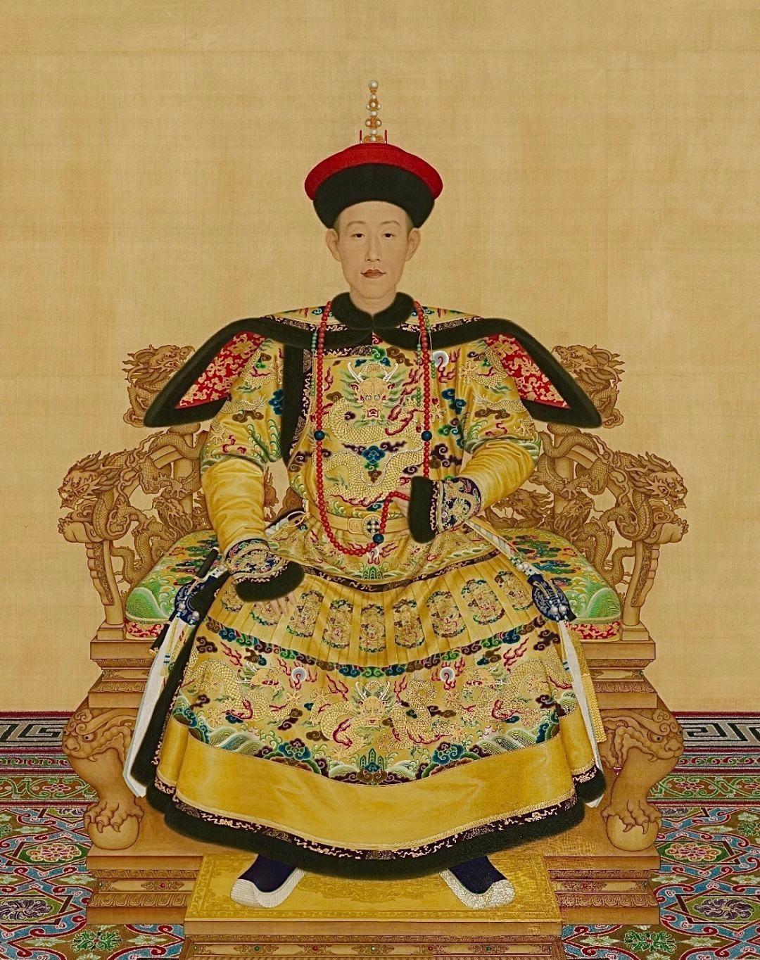 乾隆早年有非常严重的嫡子情结，坚持要选择嫡子继承皇位

乾隆12年，除夕夜。紫禁
