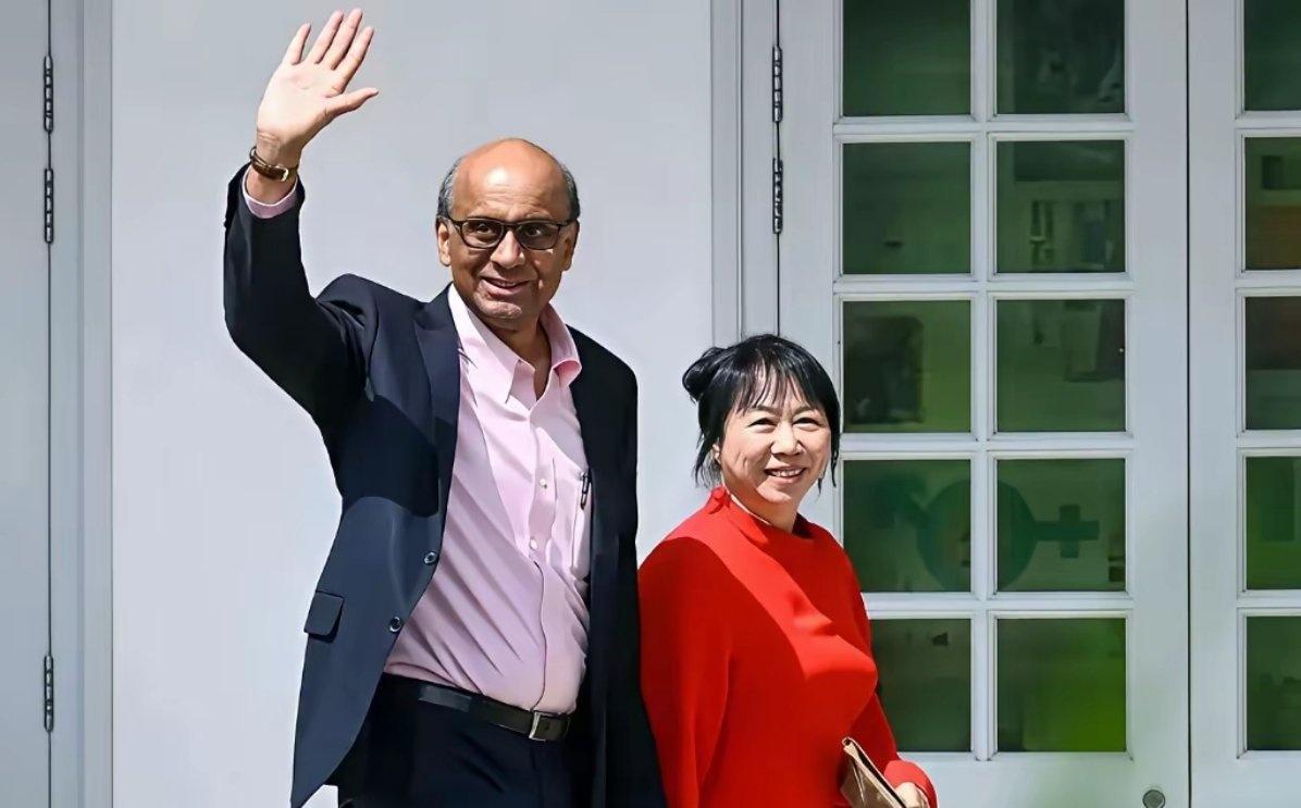 “请新加坡尊重你们的祖先印度人，别干什么都扯上中国”。 ​​​