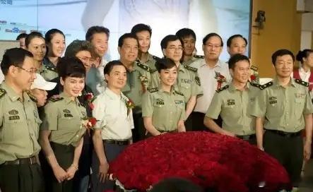 脱下军装，不授军衔！当年那些火遍全军的空政、海政大腕们去哪了？2018年文工团大