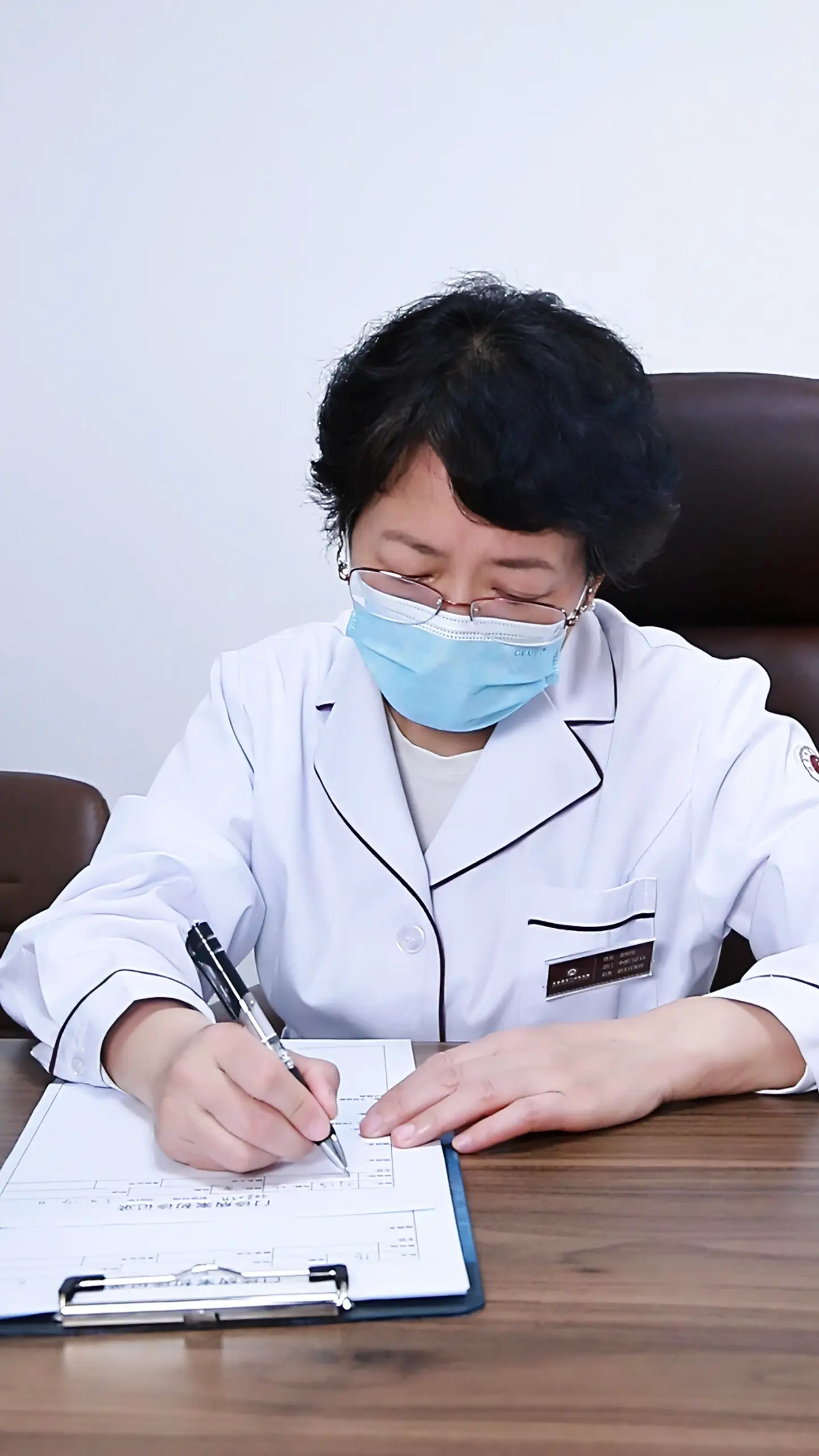 皮肤科医生紧急呼吁：立冬已过，湿疹高发季来临！  在此郑重告知，引发湿...