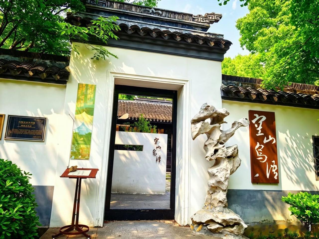 阿忠明确表示自己单身，不再结婚！明明小伙很帅，178匣米个子，长脸庞，一双大眼睛