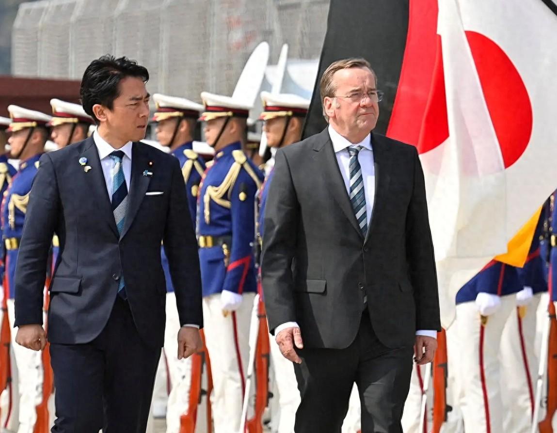 二战早已落幕，可德国和日本近期却频频加码军备、深化军事合作，疯狂推进军事化进程。