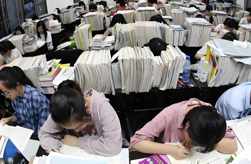 当前的教育已经偏离了教育的本质，不是为了育人，而是为了升学率，一切教育上的乱象皆