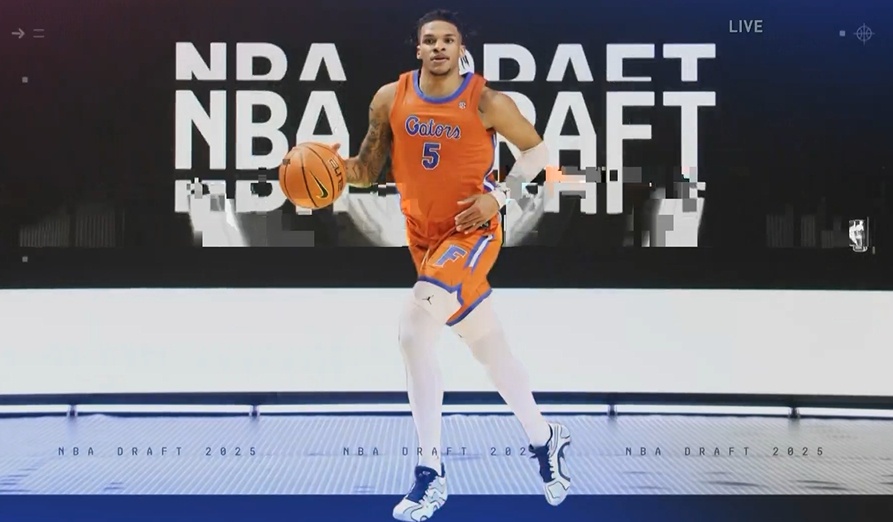 勇士这个新秀？？？好有眼缘！nba选秀大会 ​​​