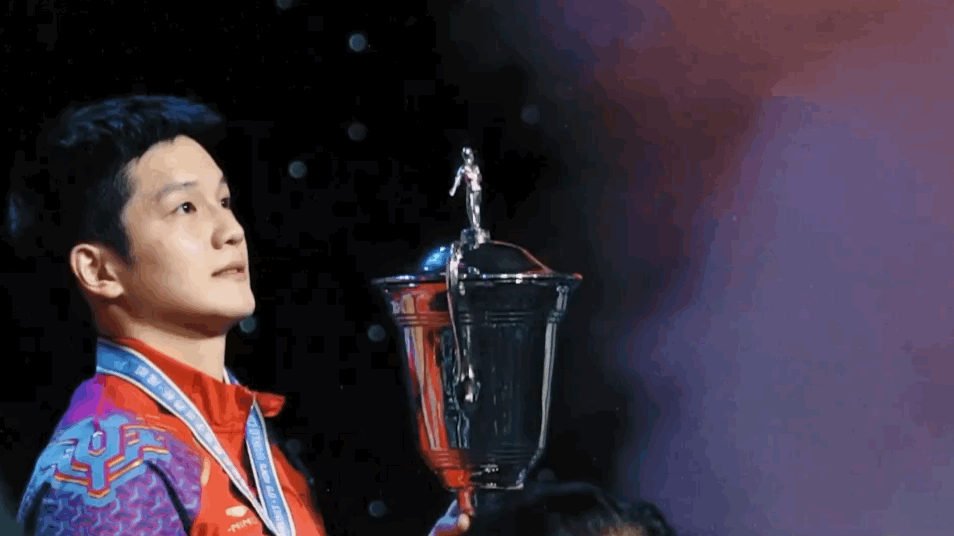 樊振东23岁成就世界杯四冠王 最年轻纪录，连冠纪录，这么优秀的成绩必须应该多宣传