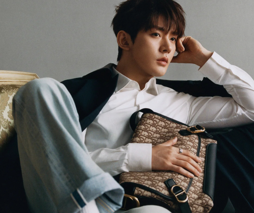 邓为最新的图片，拍的是真好第一，眼神有故事感！像电影大片第二，邓为矜贵气质注定不