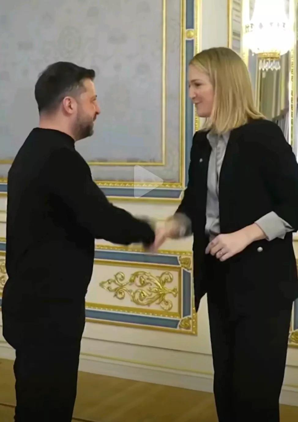 欧洲新闻网报道，当地时间1日，正在乌克兰访问的爱尔兰外长麦肯蒂宣布，为帮助基辅恢