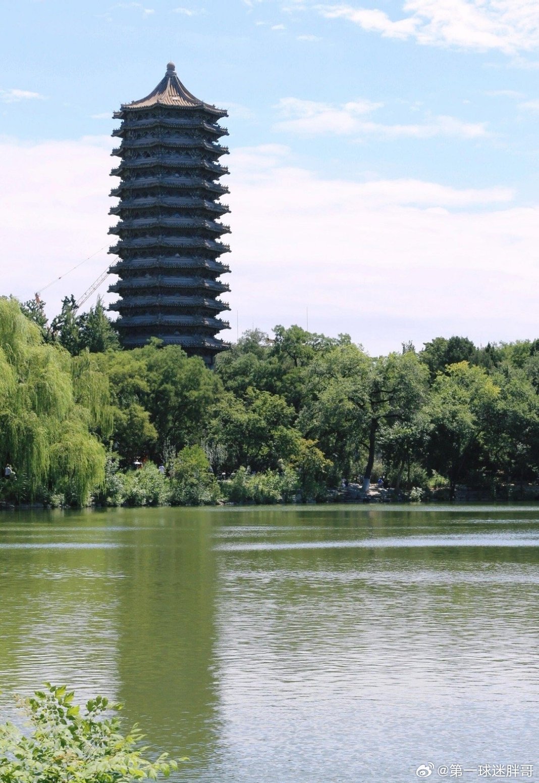浙江衢州女孩小凉悄悄花光20多万元积蓄，为陷入年龄焦虑的父亲购买新车圆梦，只因心