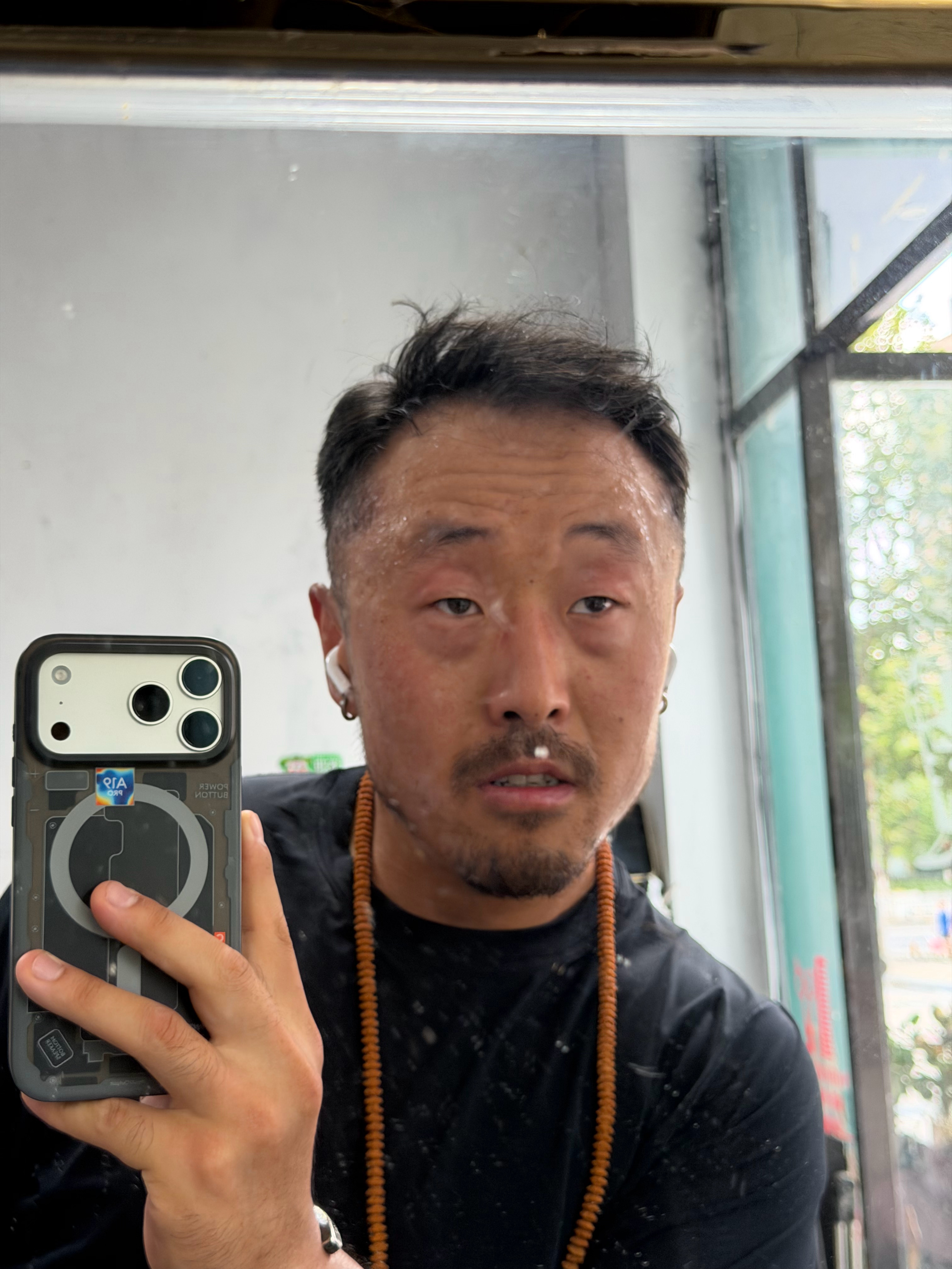 今天上午进理发店一看，没人用 哥坡特 P了一下白发的样子弄