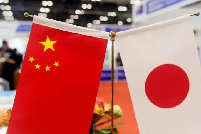 检查组直接赶到仓库门口，封锁现场、逐箱开封，查出来的问题让所有人倒吸一口凉气：部