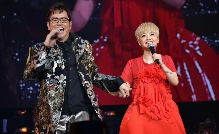陈慧娴合照集齐港乐天王  瞧，陈慧娴的合照绝了！于《声生不息大湾区季》集齐港乐大