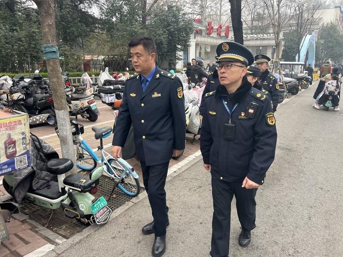 春游花朝·2026济南花朝荟百花公园分会场，历城城管全力护航赏花之旅！泉在济南，