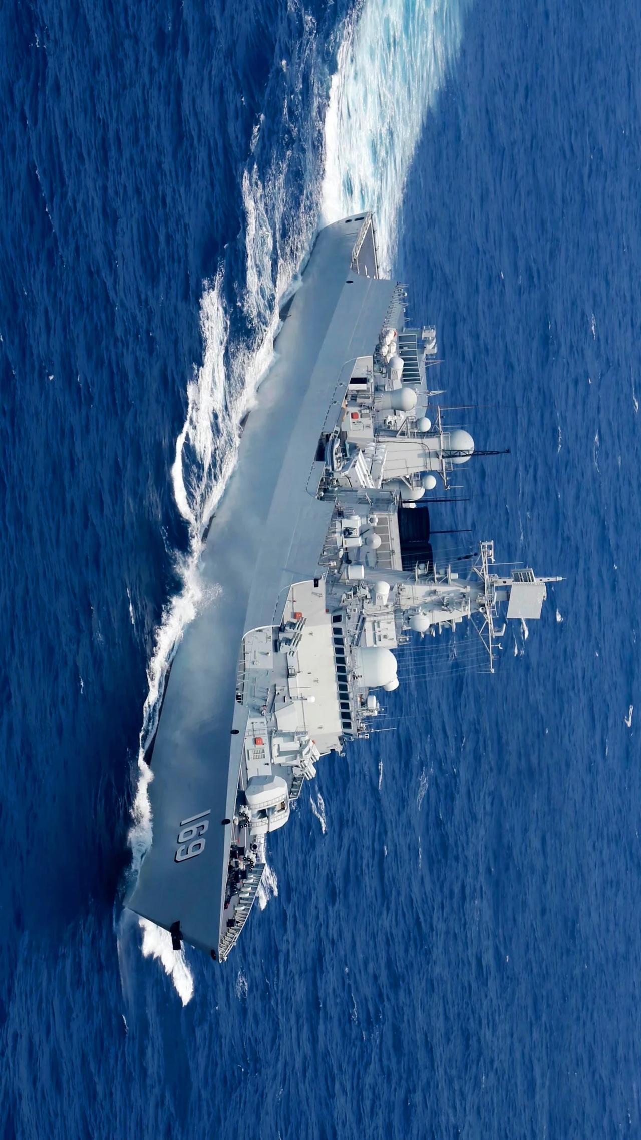 中国🇨🇳人民海军052B导弹驱逐舰武汉舰靓照，高颜值，与广州舰成为姊妹舰，属