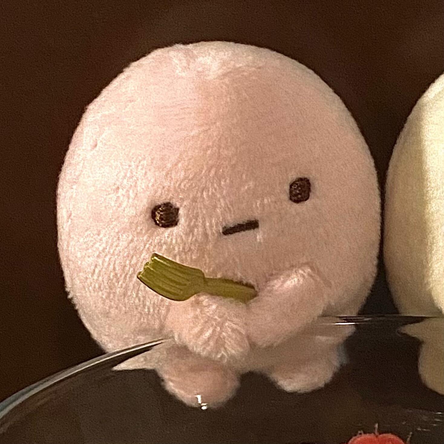 角落生物 • - • 