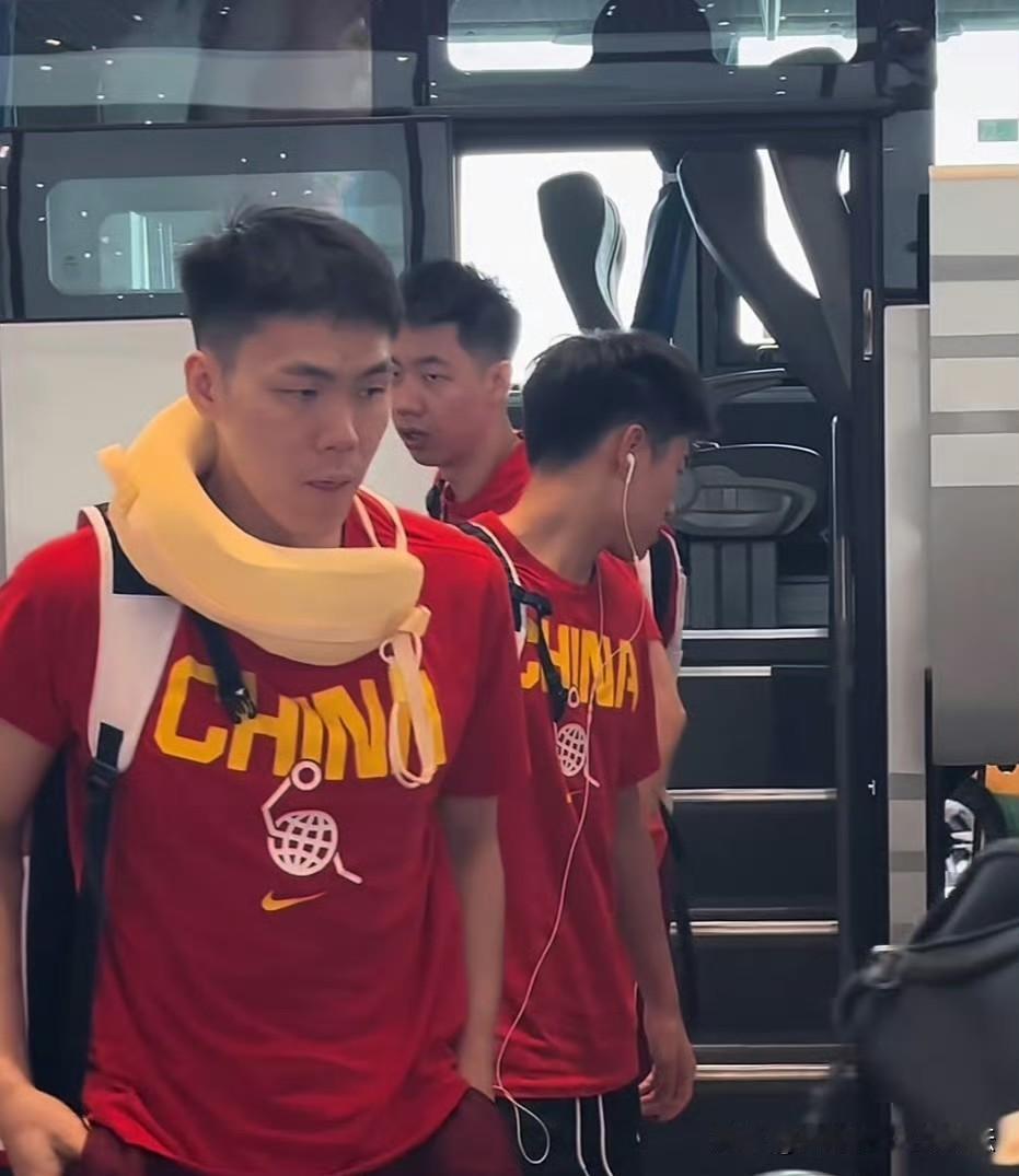 🏀中国男篮抵达海口！两大新星归美，神秘两将“失踪”，这届热身赛有看头了！

中