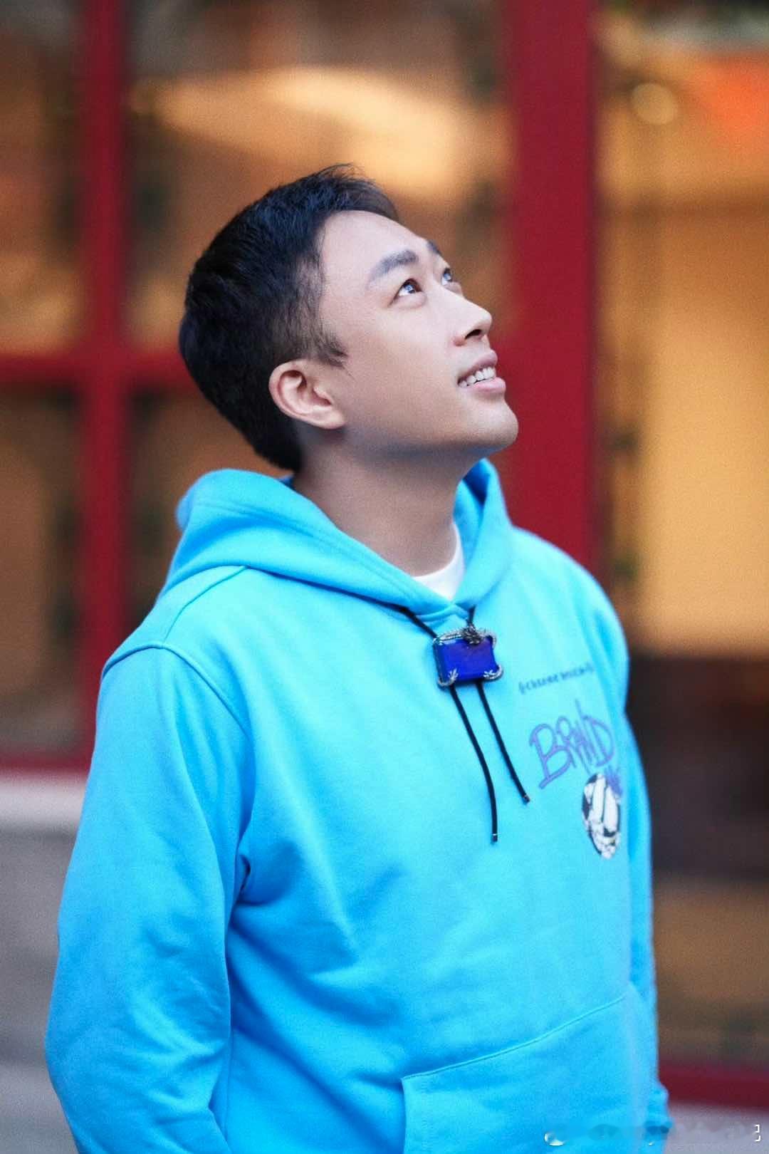 于正说最爱撞大剧 于正说最爱撞大剧，还说自己选演员不看咖位[doge]。 