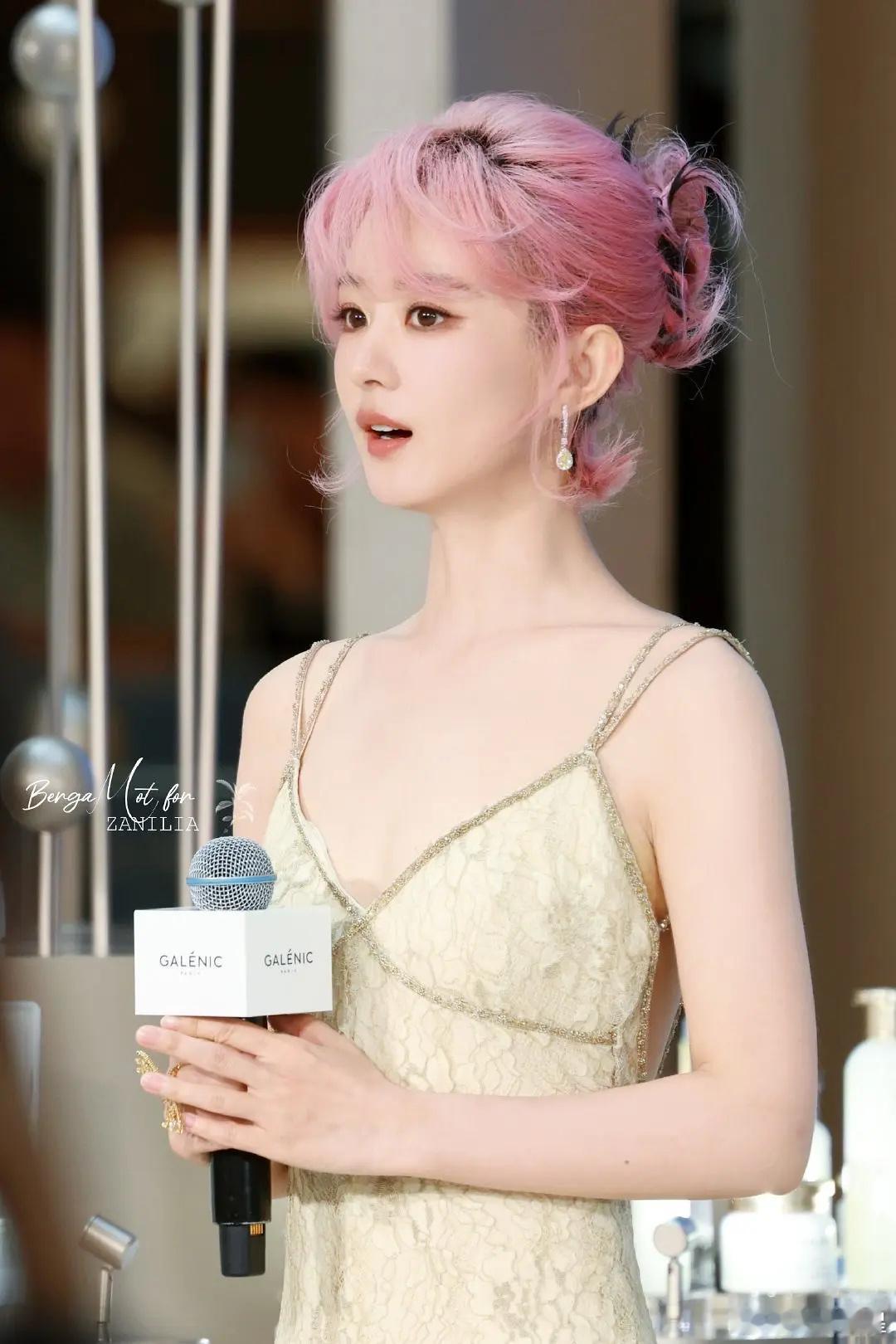 萌萌哒赵姐来咯[送花花][送花花][送花花][送花花] ​​​