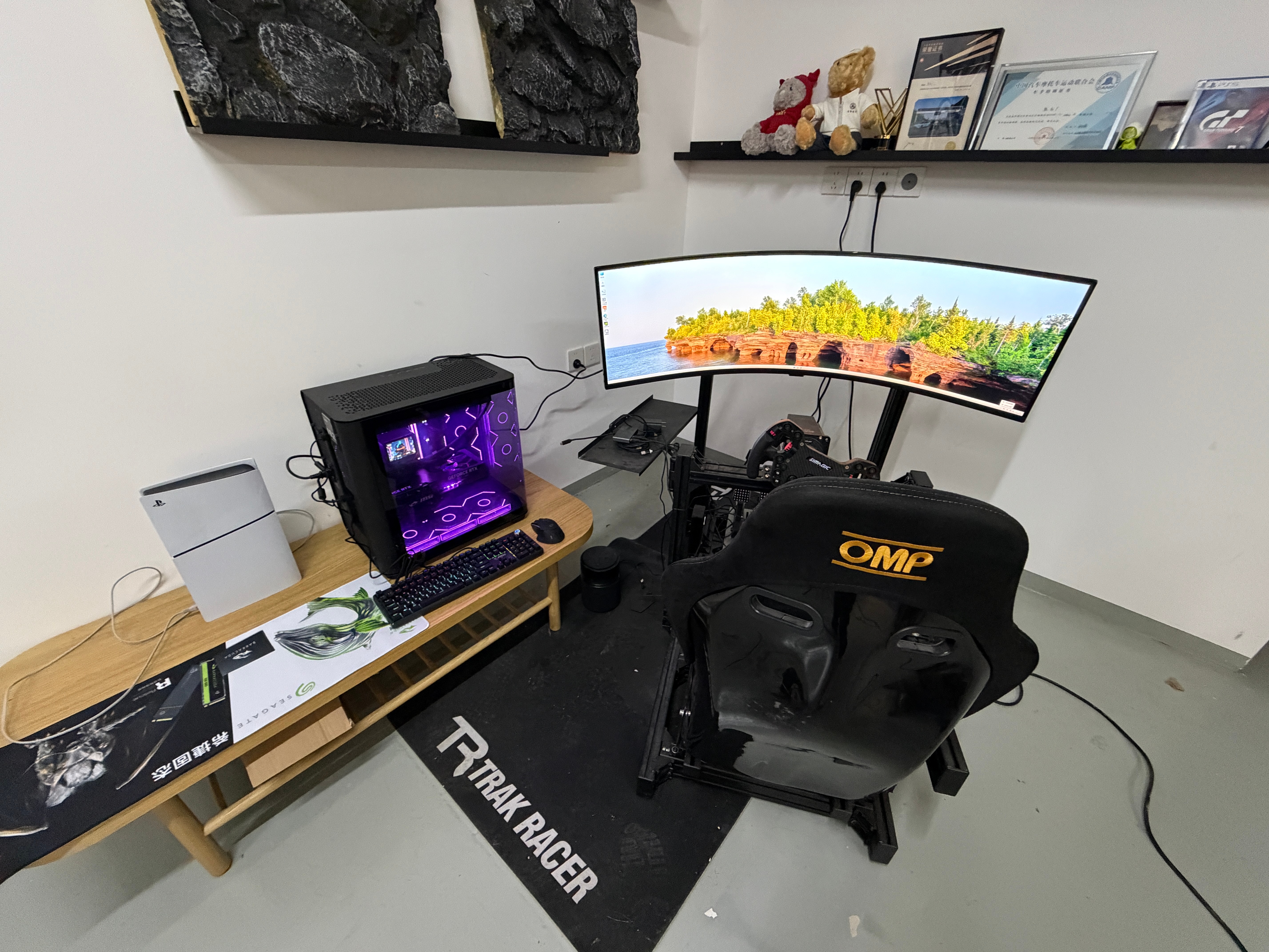 有没有什么氪金游戏推荐？我今晚强的可怕！李老师出差了