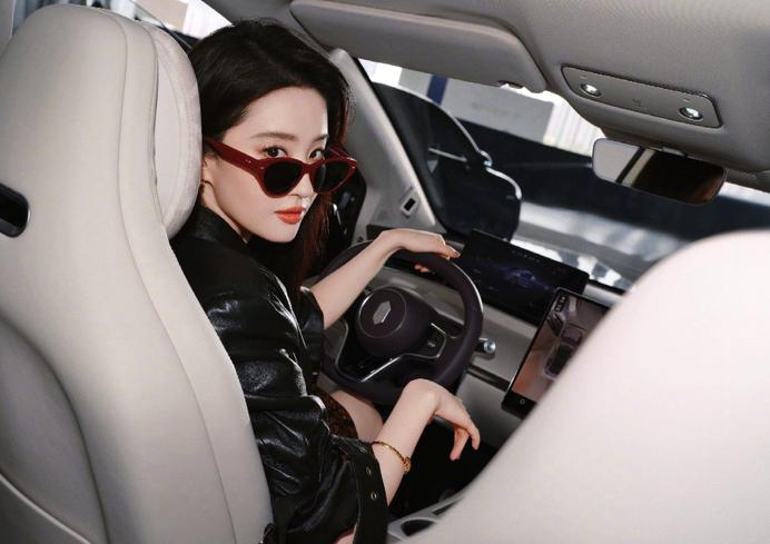 刘亦菲×智界：神仙姐姐的野心进化！如果你还盯着那张清冷的面孔，那真是错过了她骨子