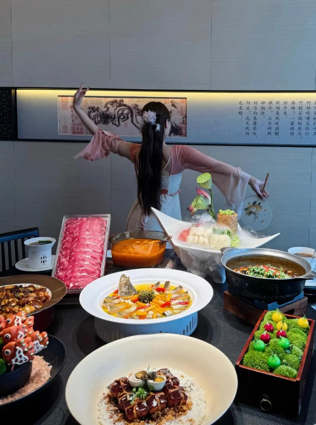 吃个饭也能吃出诗情画意，这顿饭恐怕不便宜吧？