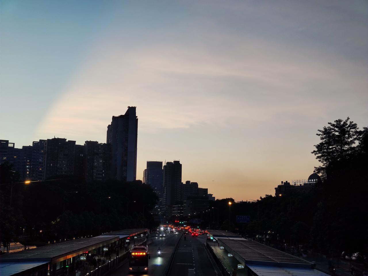 广州紧急发文：全市5停，非必要不外出[恐惧]

23日下午3点多，市防汛防旱防风
