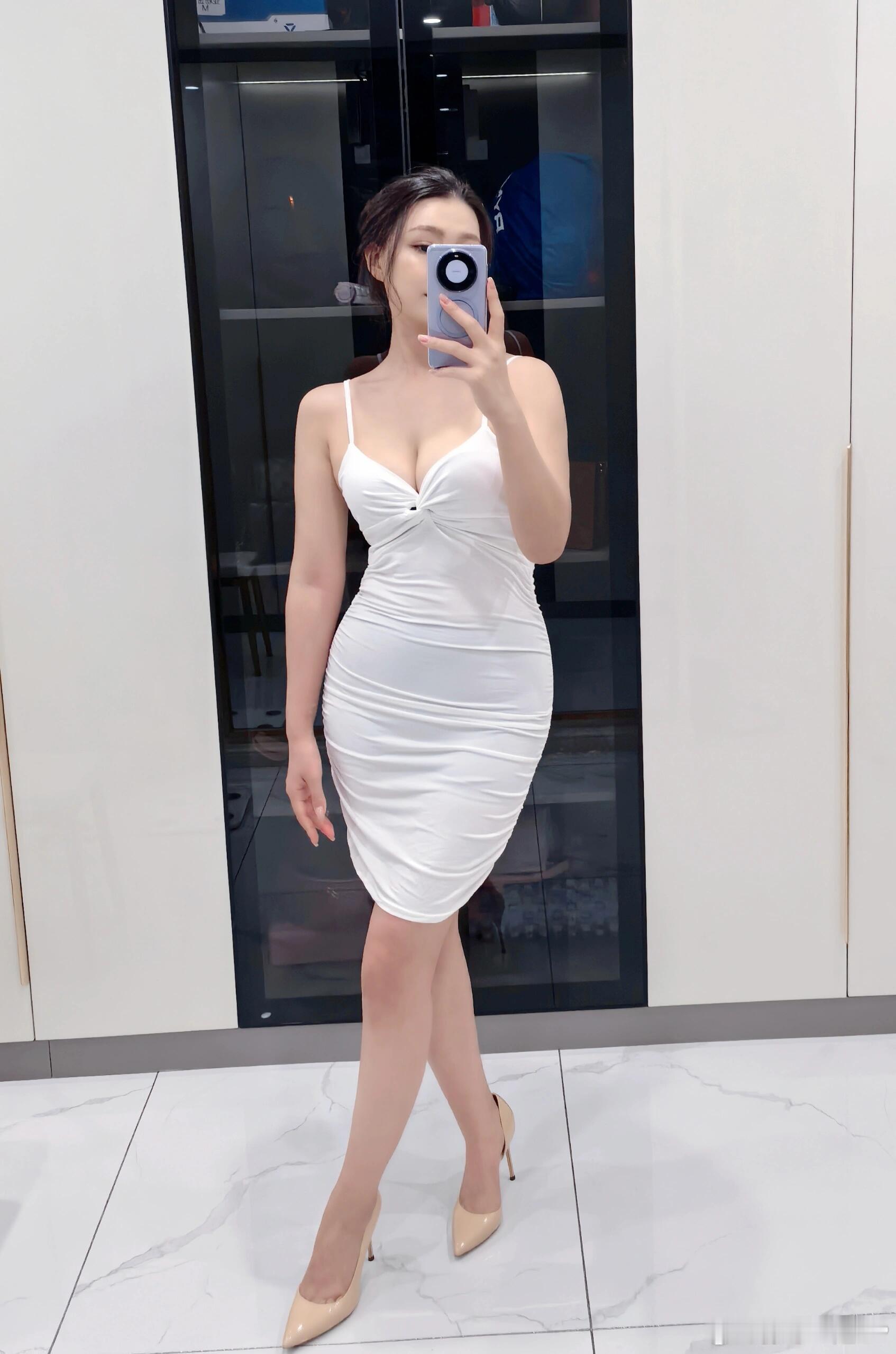 晚上去酒吧穿哪一套？ ​​​