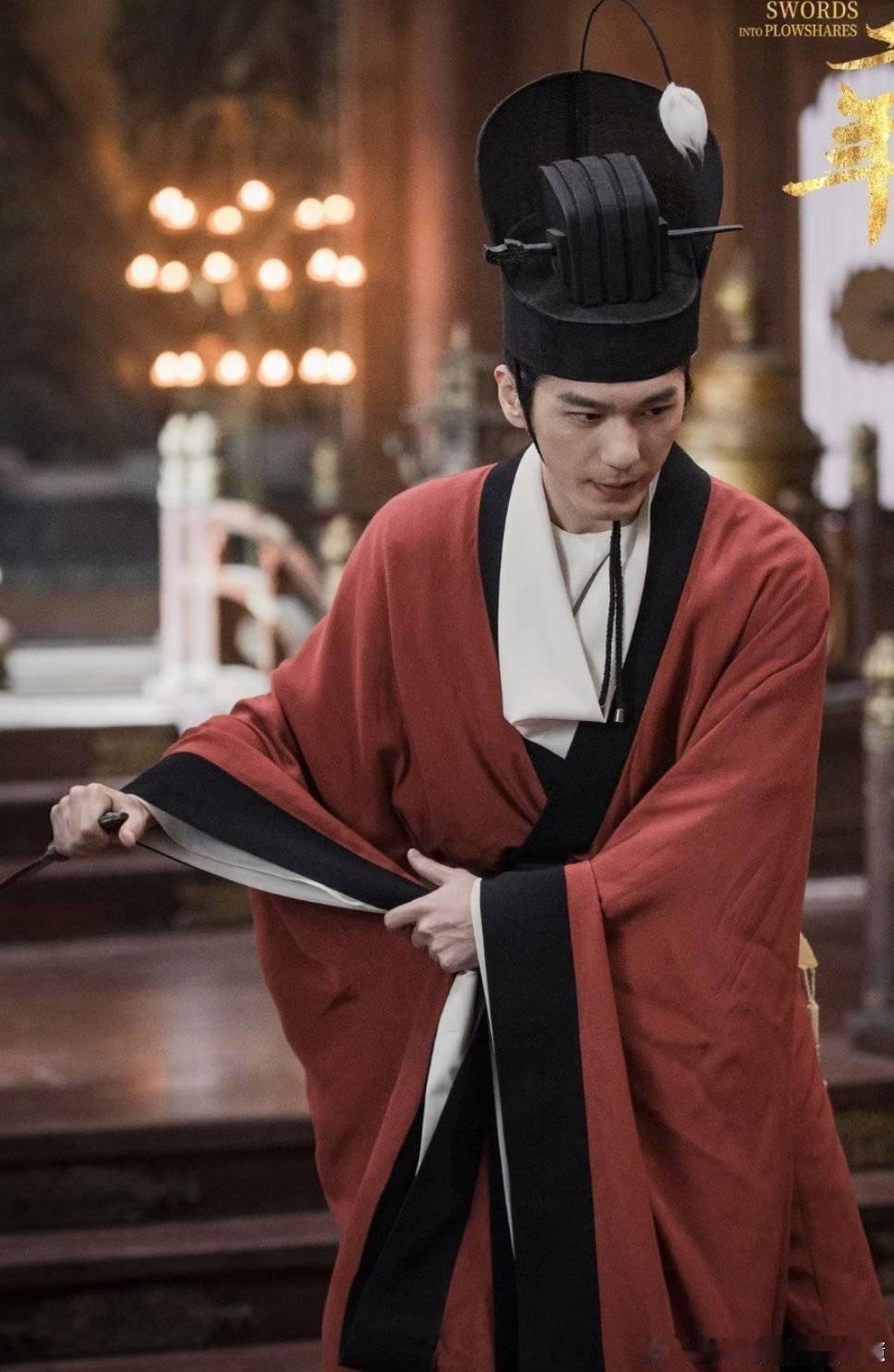 白宇内娱免检可塑性 角色细节和气场都处理得恰到好处。江阳的落魄与钱弘俶的威严，明