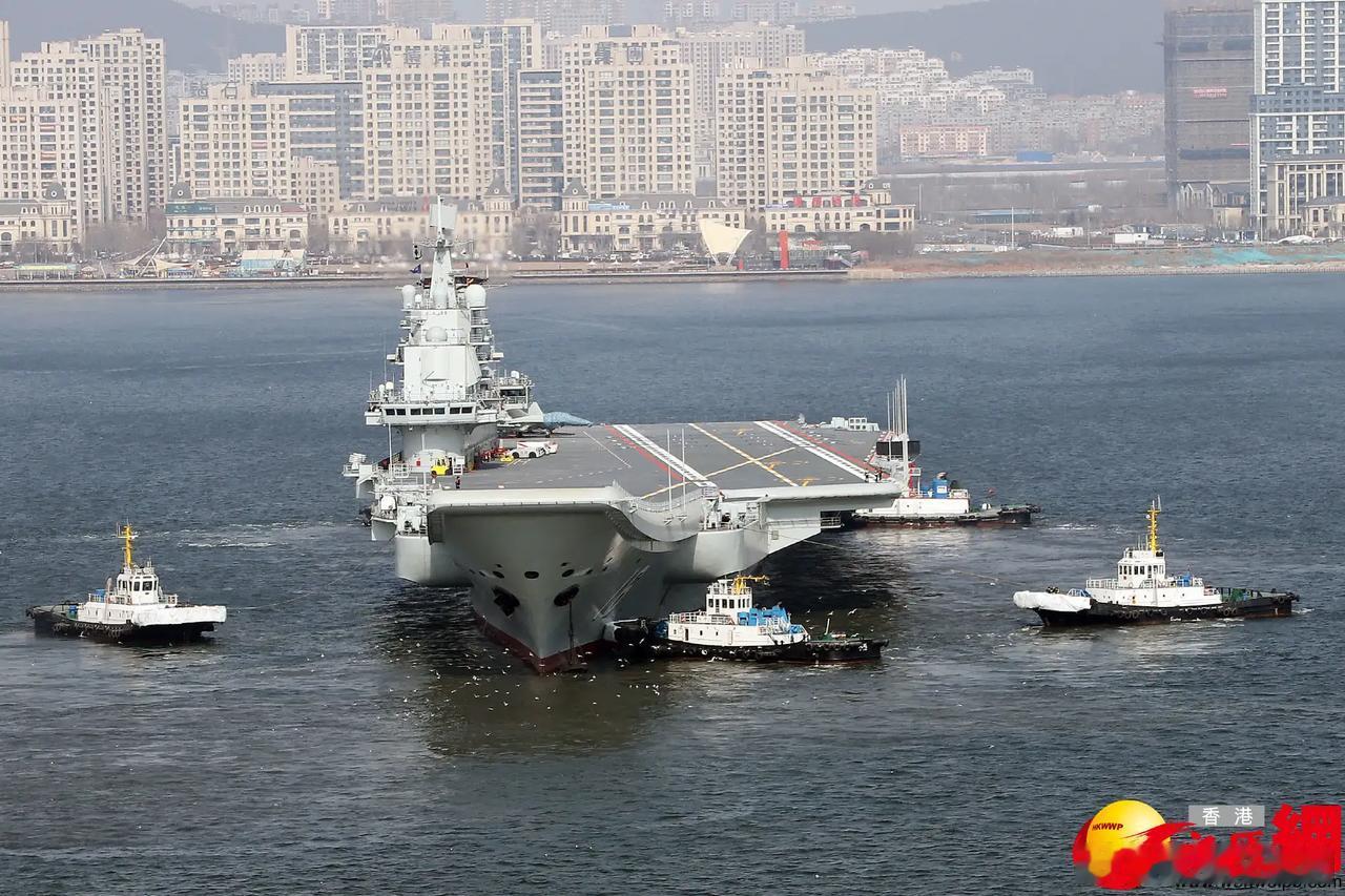“大辽”完成大修后进行首次试航，“粽子机”模型还在。

据香港文汇网图片新闻报道