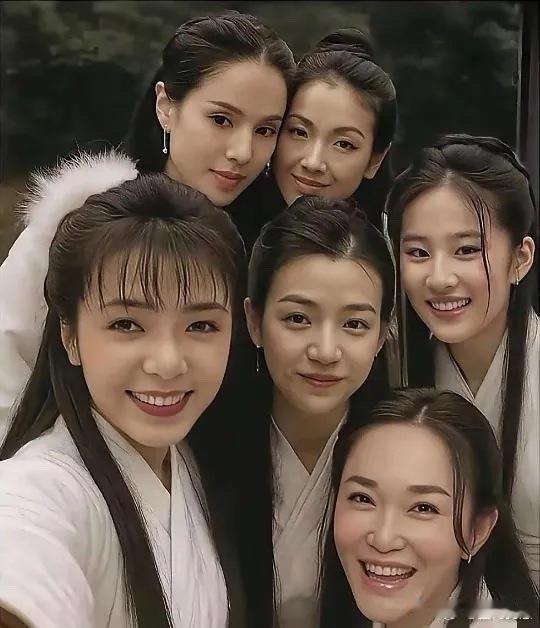 纵观所有小龙女扮演者，李若彤或许不是颜值最出众的，但她塑造的版本无疑是最经典的，