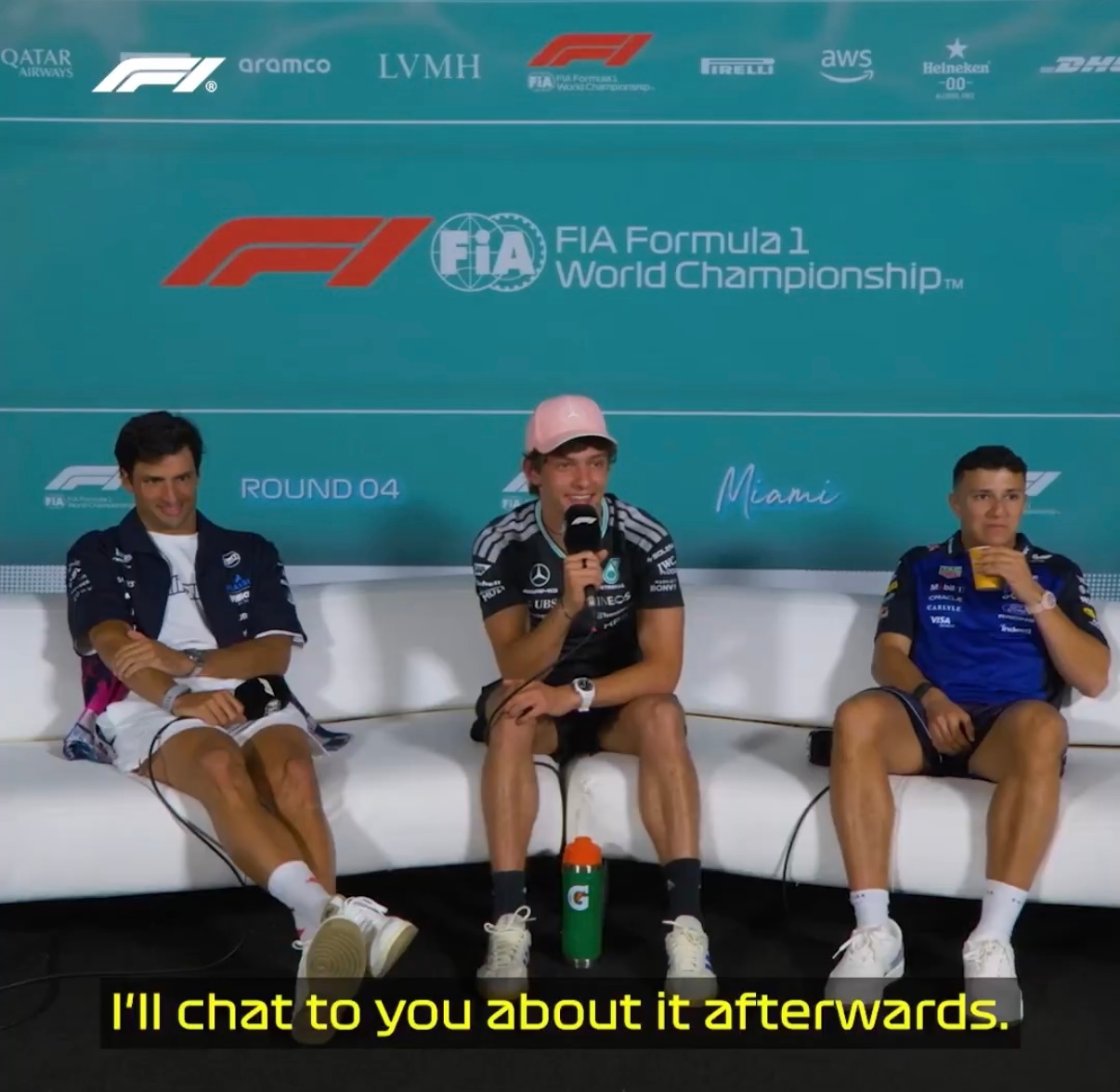 f1 安东内利问F1记者 Tom Clarkson“你去跑伦敦马拉松了🏃…你穿
