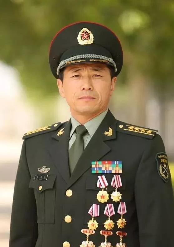 武仲良，安徽宿县人，1969年9月出生，1989年3月入伍，1990年12月入党