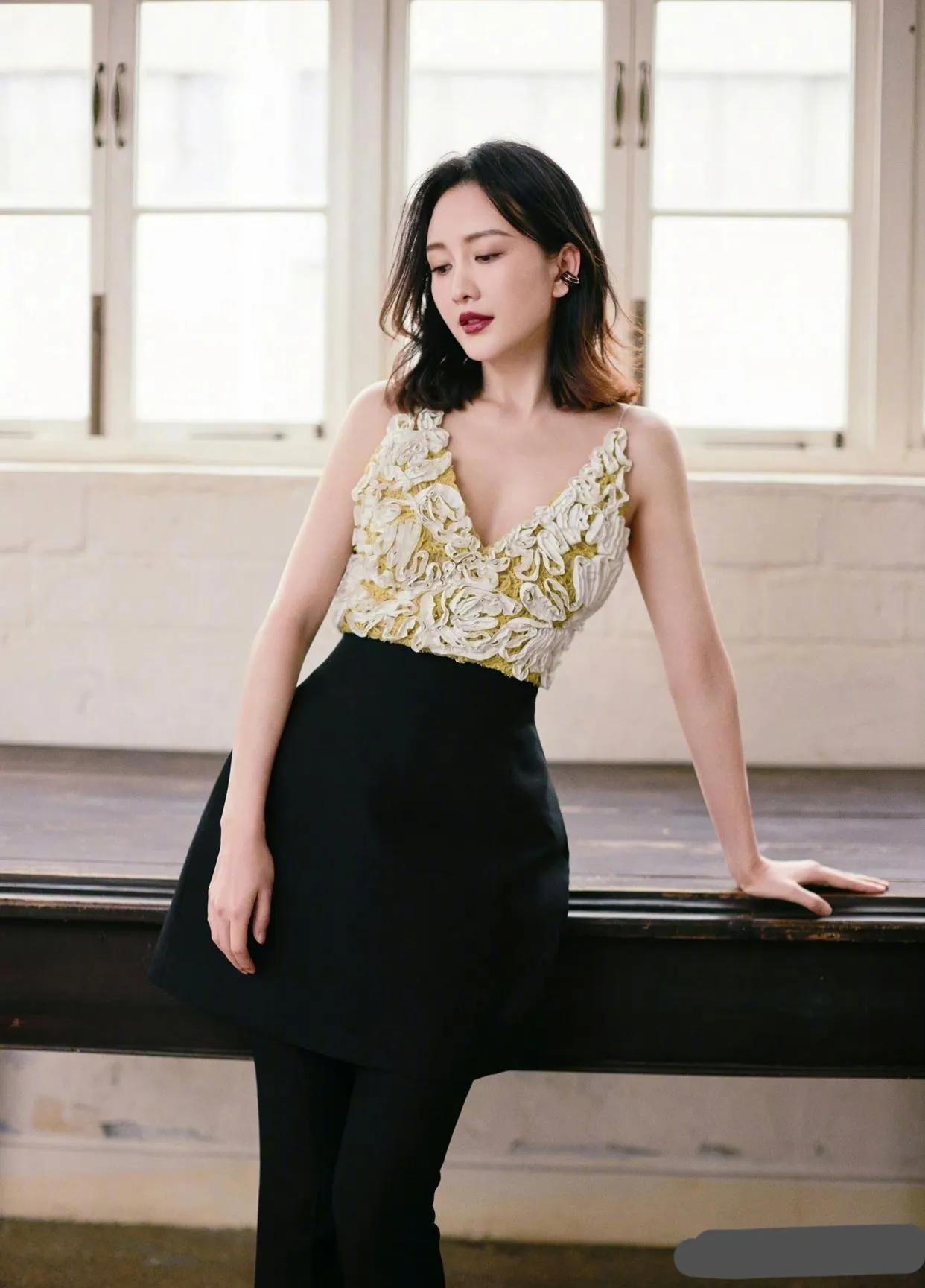 王鸥花容月貌，沉鱼落雁，诚为世间绝色，然美色难保长久，才情方为立世之本。