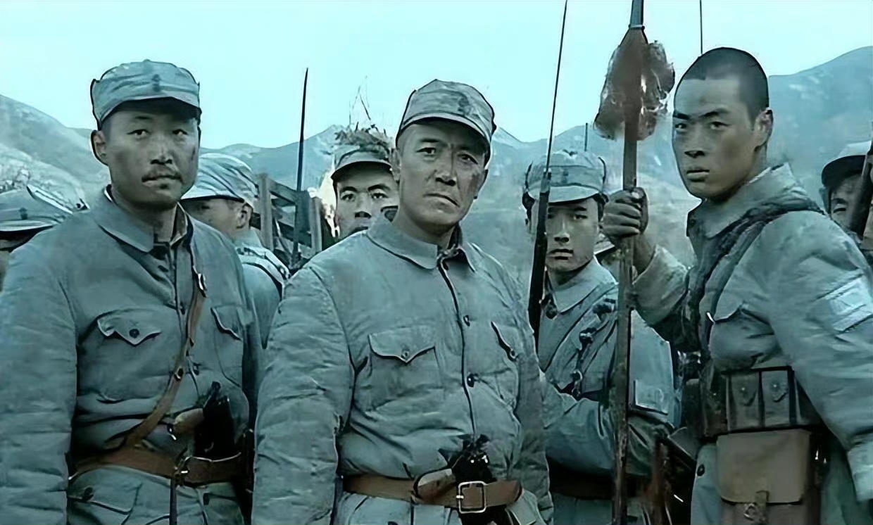 在B站看完剧版《亮剑》，感受和之前完全不同。时不时的反应是，老李这么干这都不枪毙