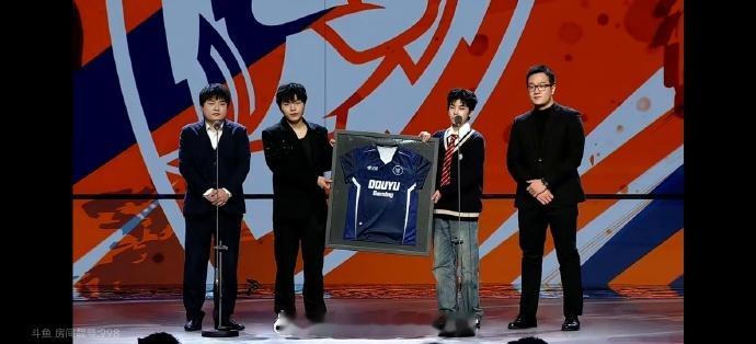 DYG轮换辅助DYG骄傲的叶凡来了收官战DYG只换了辅助，骄傲的叶凡登上首发，期