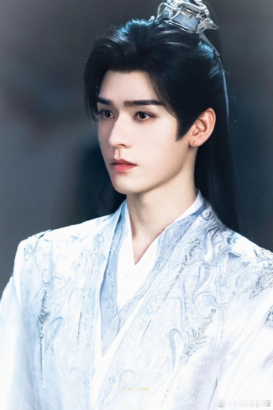 小龙雨 原来苏暮雨就是小龙雨！《暗河传》23集打戏再封神，他踩着伞开大的模样，又