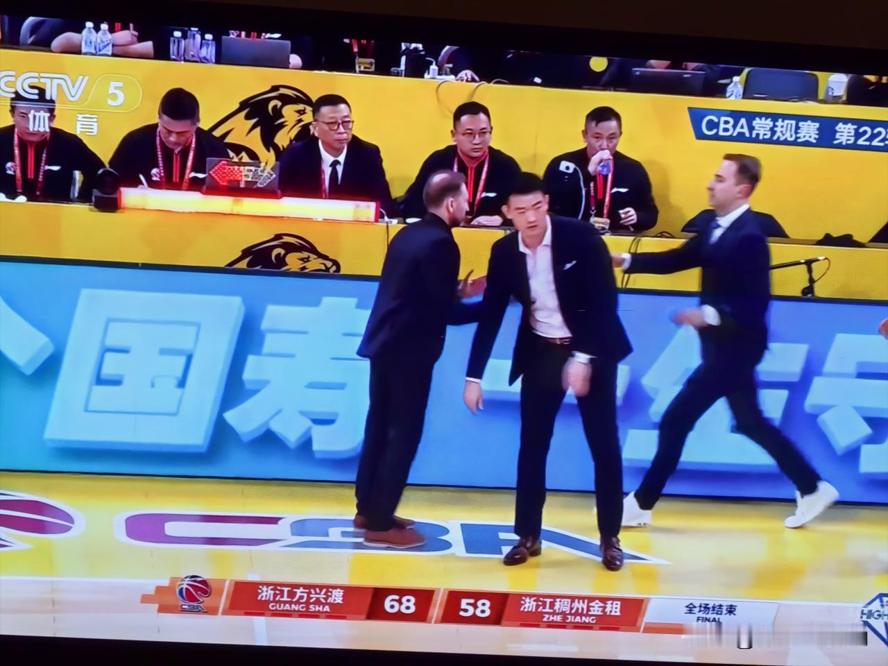 68:58，你没有看错这就是浙江德比，广厦主场胜稠州的最后比分。
这样的比分也创