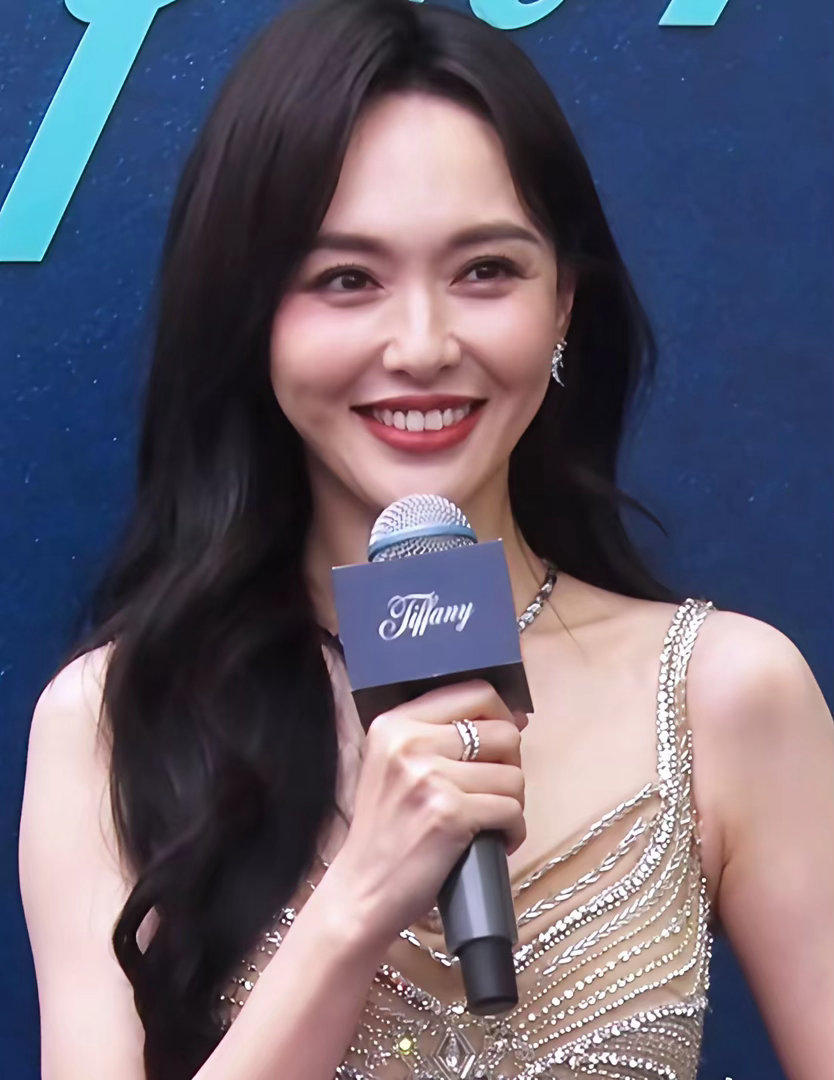 爱人如养花，罗晋把唐嫣宠的娇艳欲滴光彩照人，自己糙的像个老农民85花婚姻最好的，