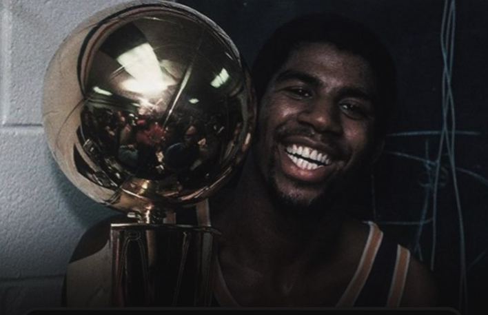 1980年的今天，NBA总决赛湖人4-2淘汰76人夺得总冠军，魔术师成为历史上第