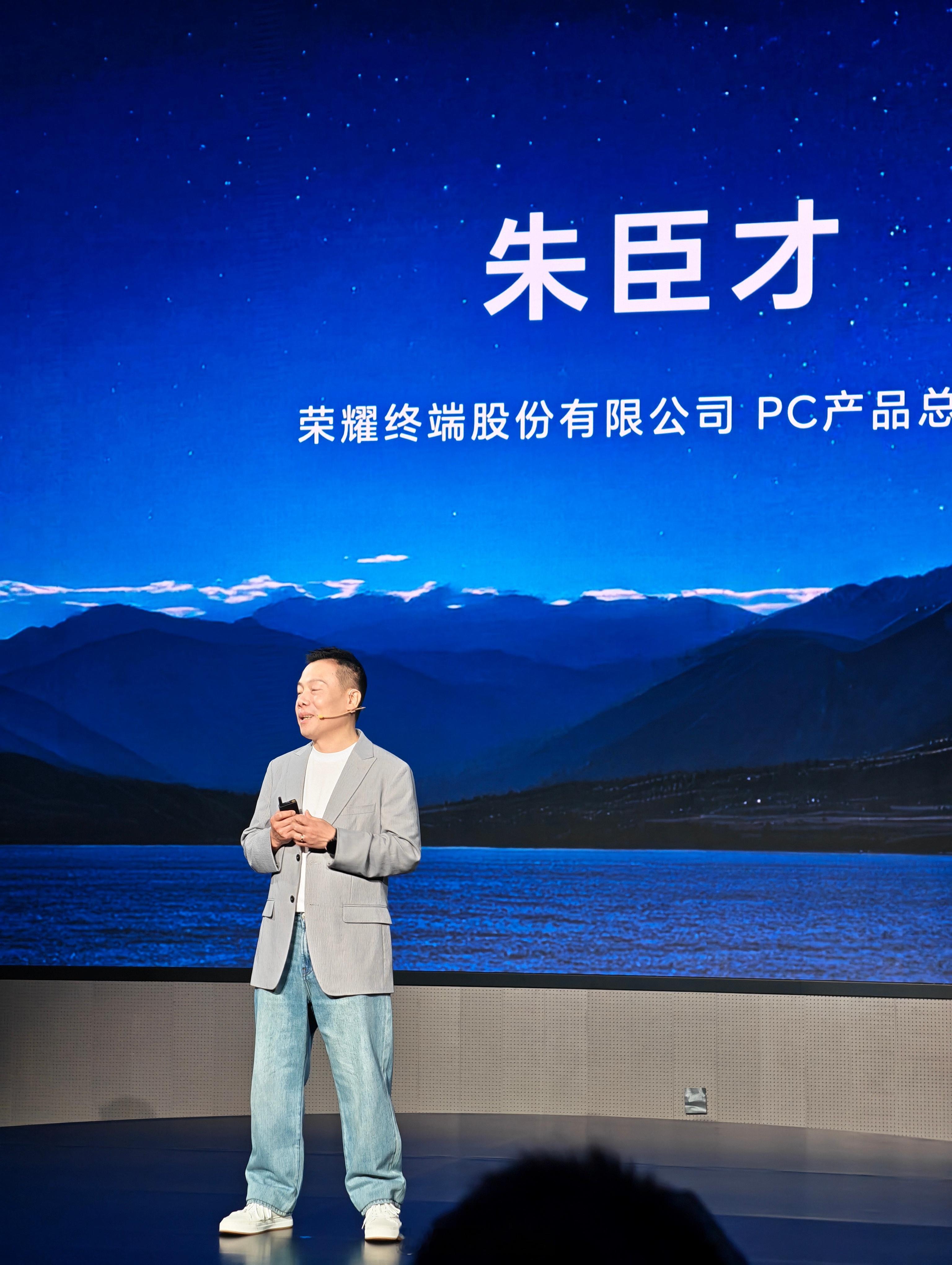 还是第一次来小巨蛋开会，才哥先上！ 