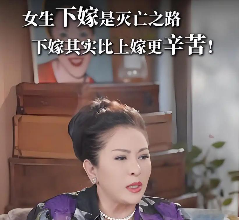 最近娱乐八卦圈的热点，集中在向太和窦骁何超莲夫妻上，看似不意外，但也挺奇怪。一方