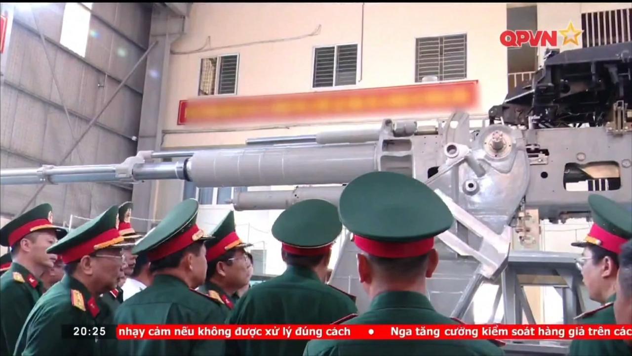 射速约120发/分，可发射常规榴弹及近炸引信弹，兼顾对海与有限防空。越南国产‌P