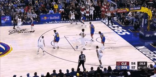 哈登关键三分助骑士逆转掘金，应给3加1判罚。

这场强强对话可以说是总决赛的预演