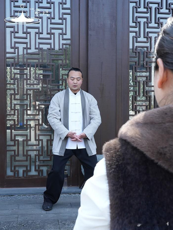 道家养生讲究“道法自然”，核心在于顺应天时、清静无为、性命双修。它不是追求“长生